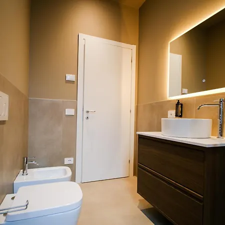 Balcony Double - 3 Min Walk To Benina Express 티라노