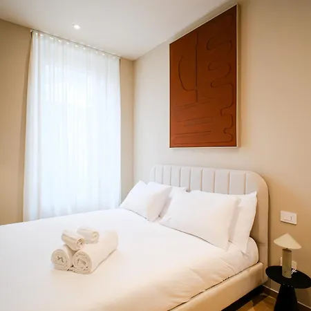 Balcony Double - 3 Min Walk To Benina Express * 티라노